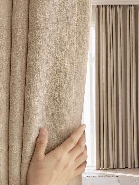 Yuelong Chenille-Verdunkelungsvorhänge in Beige für dein Schlafzimmer - Bild 1