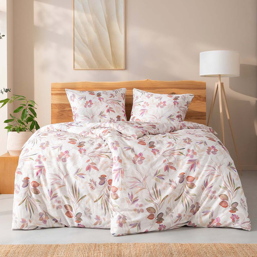 Estella Bio Mako Satin Bettwäsche Bertha Blätter Lila Beere GOTS Baumwolle B/H: 135 x 200 cm mit Kissen 80 x 80 cm - Bild 1