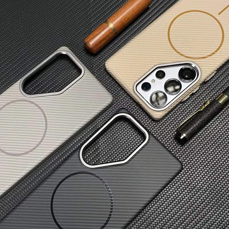 Ultradünne Samsung Galaxy S25 Plus Ultra Schutzhülle mit Kohlefaser-Textur und MagSafe-Legierungslinse in Schwarz - Bild 3