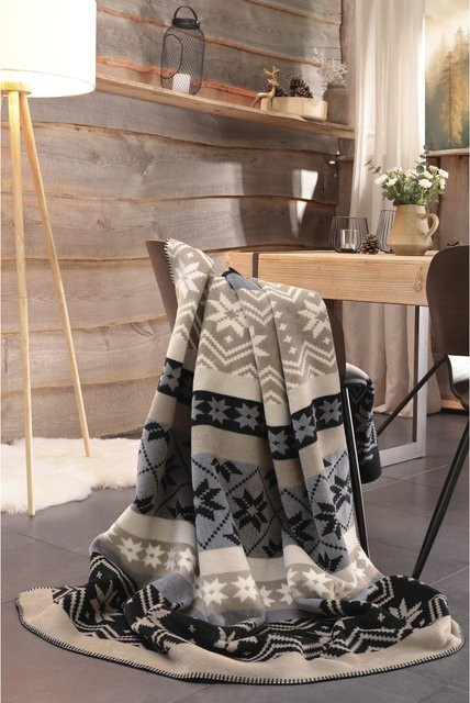 Biederlack Wohndecke Winterzauber in Beige im Norwegian Ethnic Country House Design für Erwachsene - Bild 1