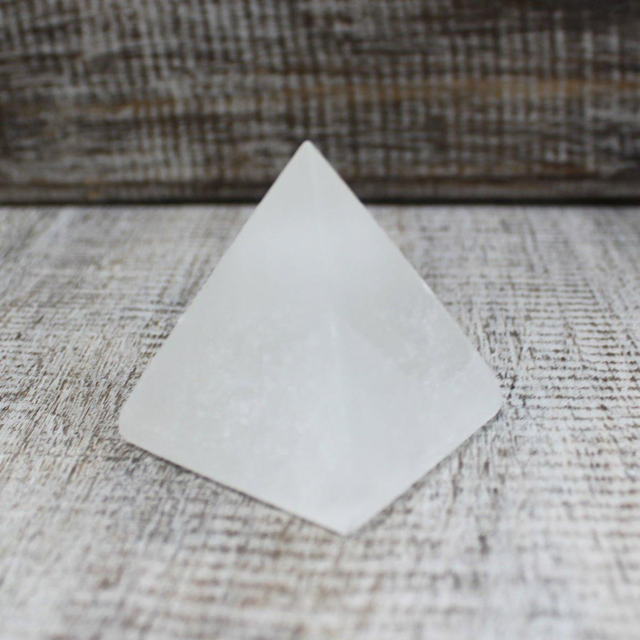 Selenit Kristallpyramide von SHAMTAM in Weiß und Cremeweiß, Höhe: 5 cm - Bild 2