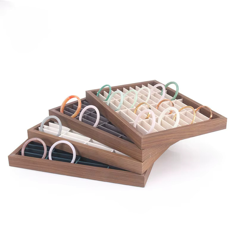 Vintage Schmuck-Display-Tablett aus Holz mit 40 Fächern für Armbänder, Ringe und Haar-Accessoires in Beige und Braun - Bild 2