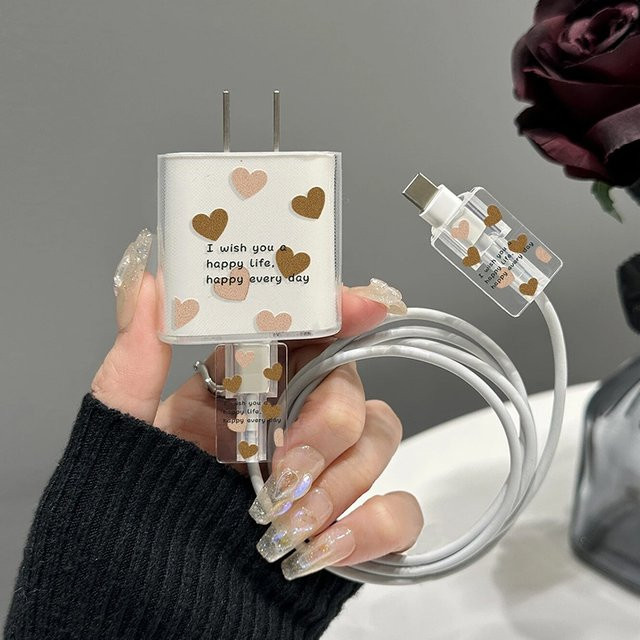 Herz Schutzhülle für Apple 18W/20W Ladegeräte in Weiß - Bild 1