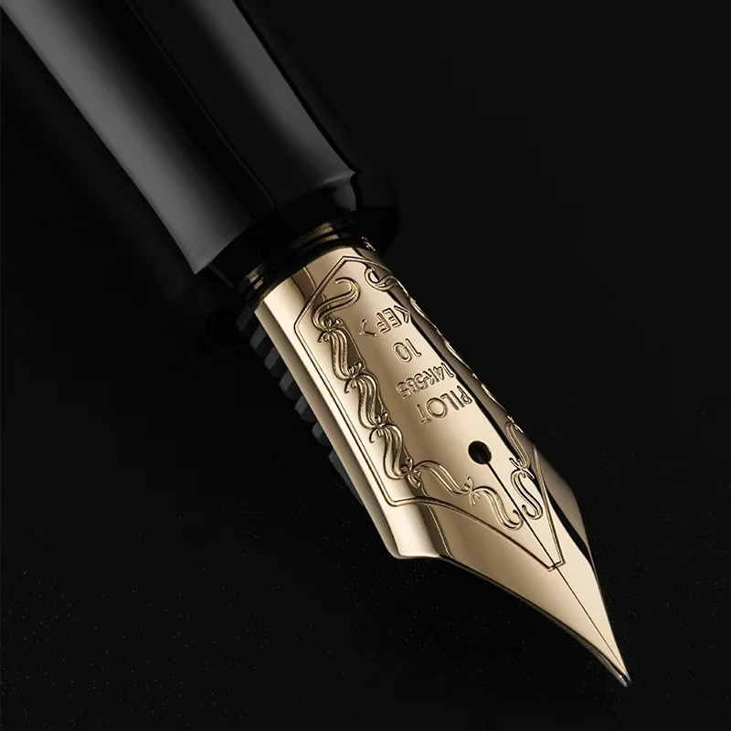 Pilot Custom 742 Füllfederhalter mit 14K Gold Feder in Schwarz - Bild 1