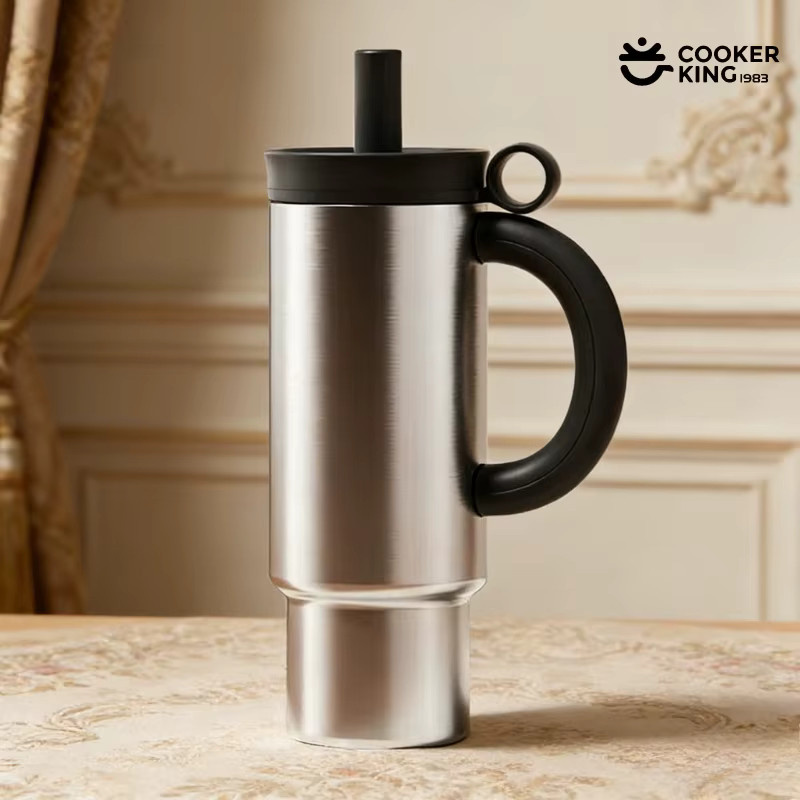 Cooker King Vakuum-Trinkbecher aus Edelstahl und PP mit Stroh für Kaffee und Wasser, Silver-Black, 1050 ml - Bild 3