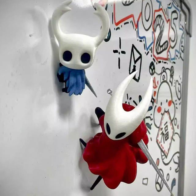HEROCROSS Hollow Knight Silksong Hornet Spielcharakter Kühlschrankmagnet und Desktop-Ornament in Blau - Bild 1