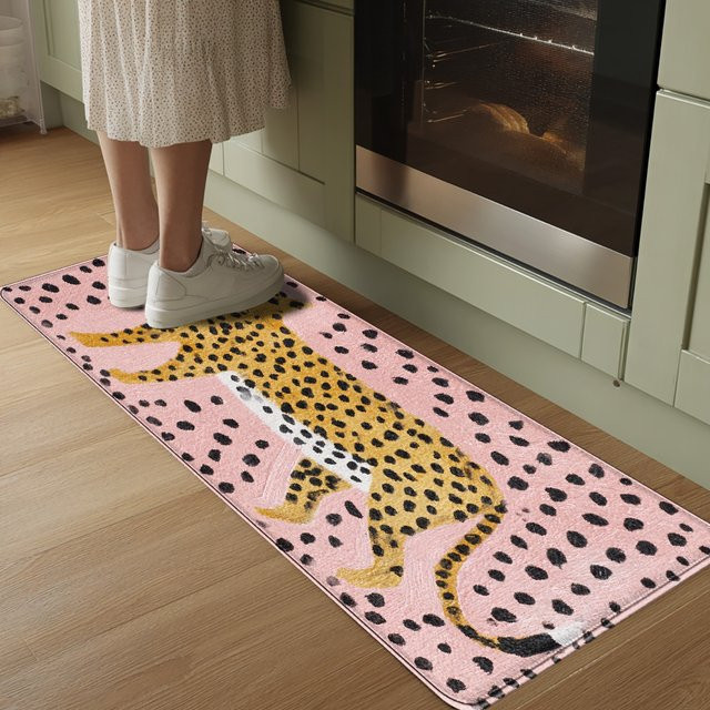 VIKAMA Bodenmatte mit Leopardenmuster in Pink für Küche, Wohnzimmer oder Schlafzimmer - Bild 1