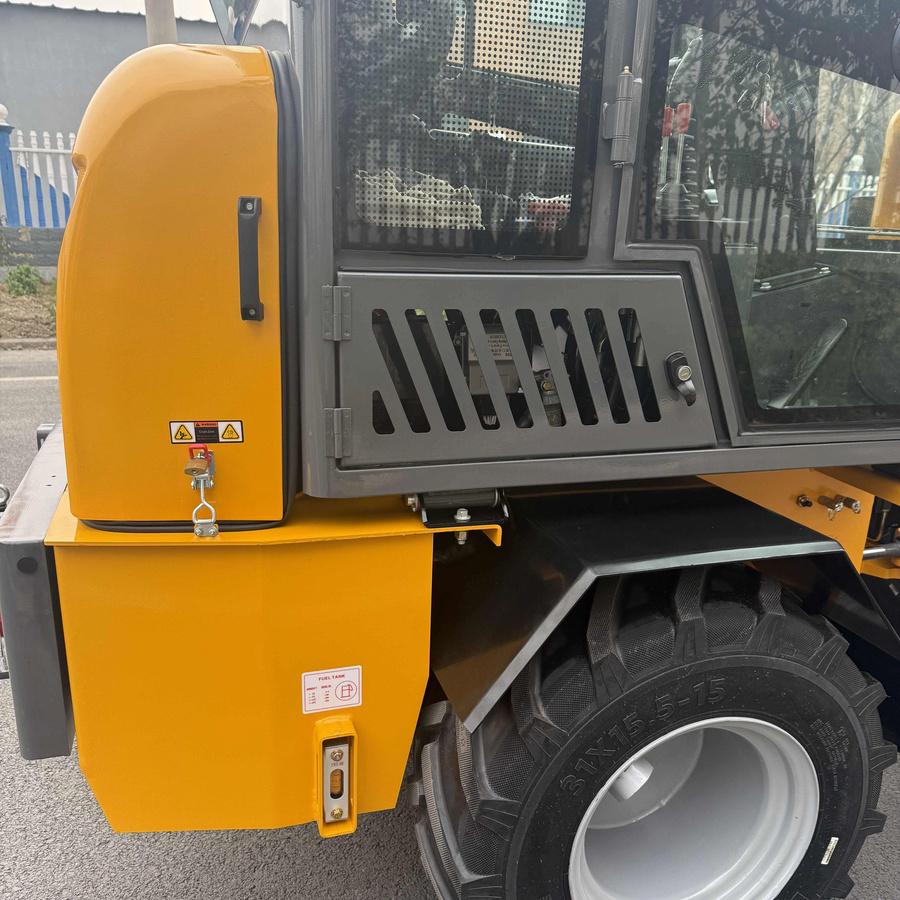 Nicosail Hydraulischer Mini-Slip-Lenklader mit Allradantrieb und Diesel-Teleskoparm in Gelb - Bild 1