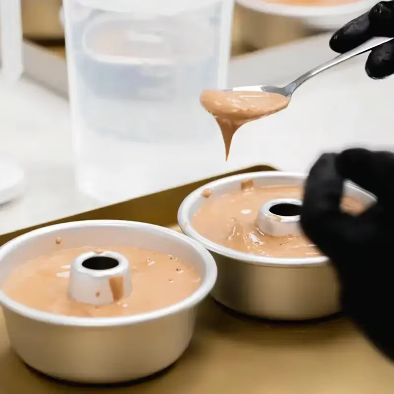 Antihaftbeschichtete Donutform aus Aluminium in Silber für Flan, Creme und Karamell-Pudding, runde Ring-Backform für den Ofen - Bild 2