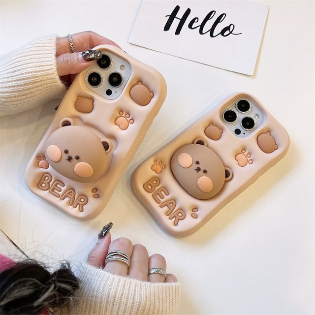 Stoßfeste Silikon Handyhülle mit 3D Cartoon Bär und Teleskop-Halterung für iPhone 11 bis iPhone 16 Pro Max in Beige von MUQGEW - Bild 1