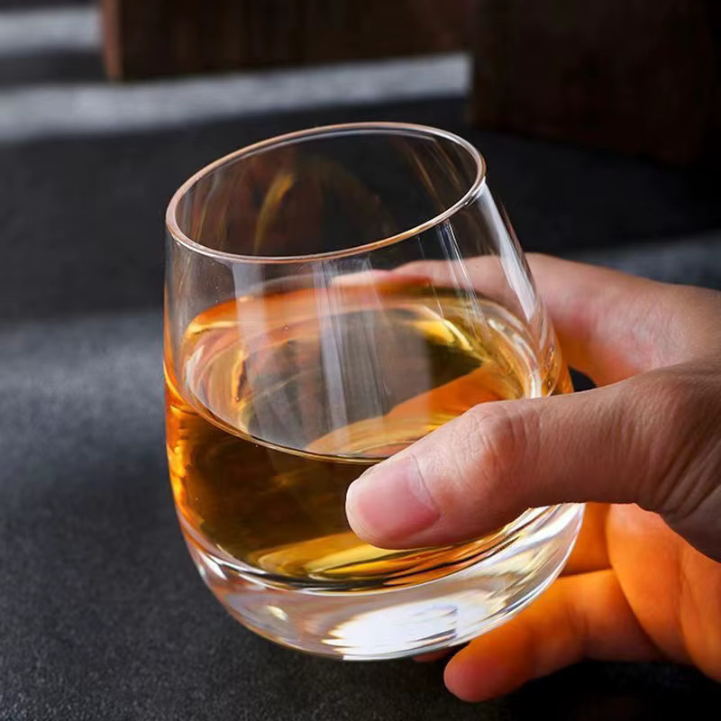 Transparentes Whiskyglas Tumbler aus Glas für Scotch, Likör und Cocktails - Bild 2