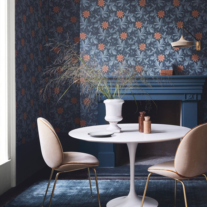 Little Greene Tapete Monroe Night Flower in Blau mit botanischem Vintage-Floral-Design - Bild 2
