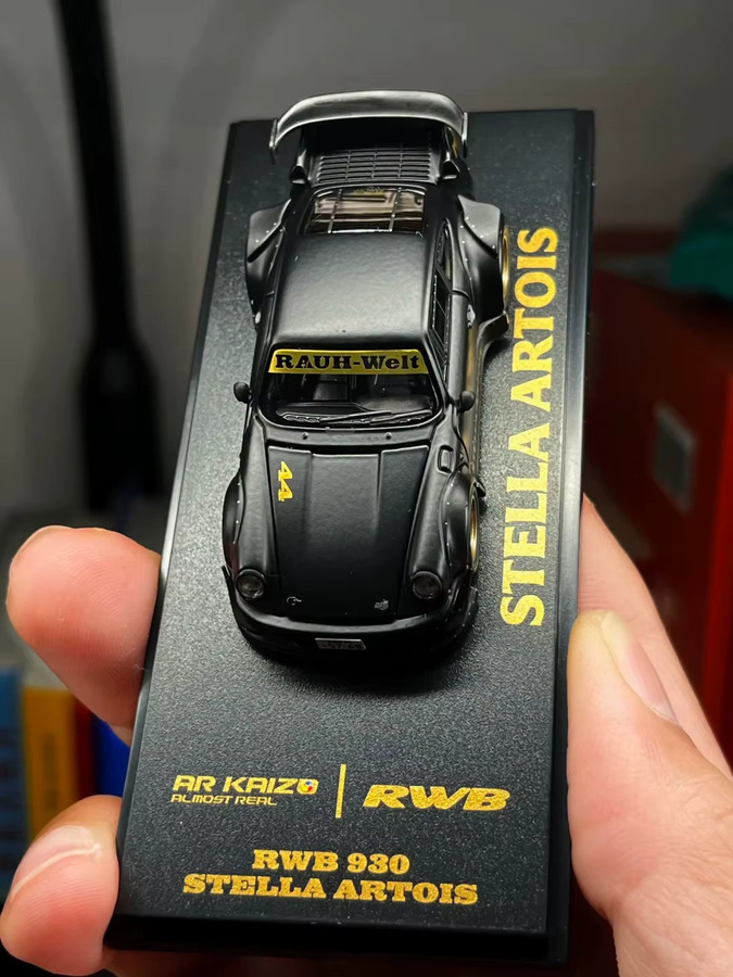TSM Model AR BOX 1:64 RWB 930 Stella Artois Black HEC Modellauto, Schwarz, Metall - Bild 3