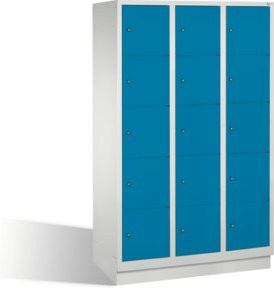 C+P Fächerschrank Classic auf Sockel mit 15 Fächern, Front Lichtblau, Korpus Lichtgrau, H x B x T: 180 x 120 x 50 cm - Bild 1
