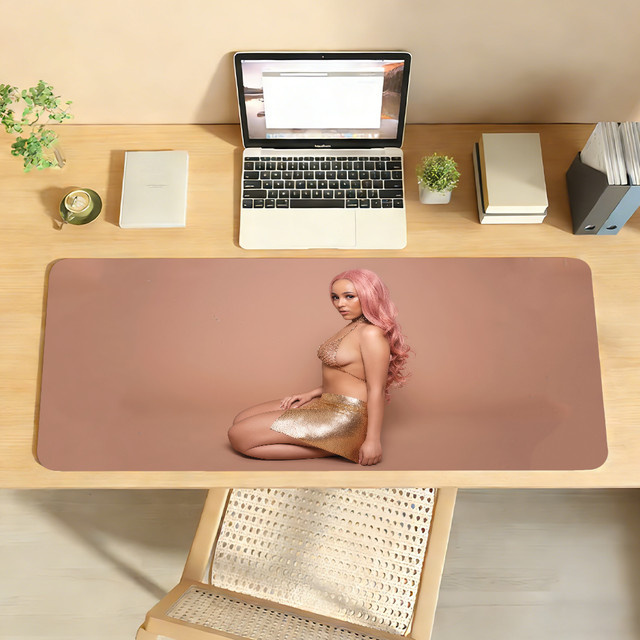 Singer D-Doja Cat Mauspad in Pink, rutschfeste XXL Schreibtischunterlage aus Gummi für Gaming und Büro - Bild 1