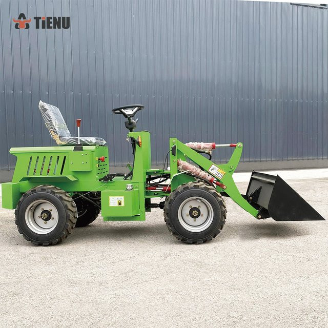 DCNB Mini Radlader mit EPA-Dieselmotor, 4WD Landwirtschaftlicher Kompaktlader mit Schaufel, 700kg bis 750kg Tragkraft, Orange/Grün - Bild 1