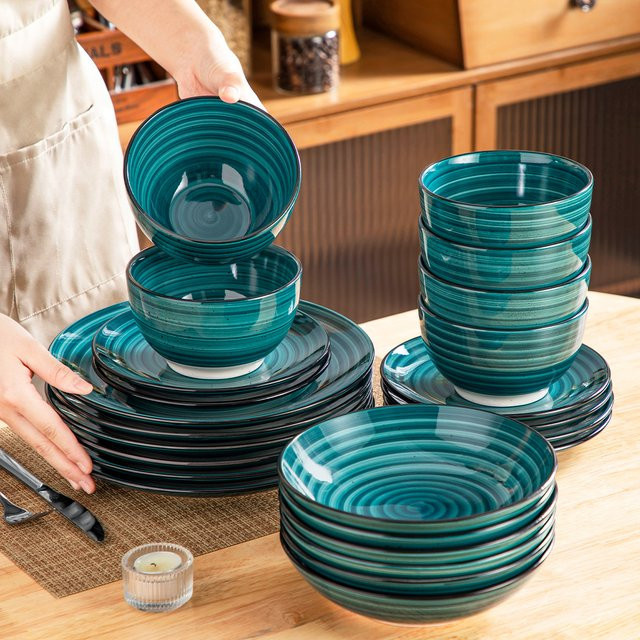 Vancasso 24-teiliges Keramik Geschirr-Set in Grün mit handbemaltem Spiralmuster bestehend aus Speisetellern, Desserttellern, Suppentellern und Schüsseln - Bild 1