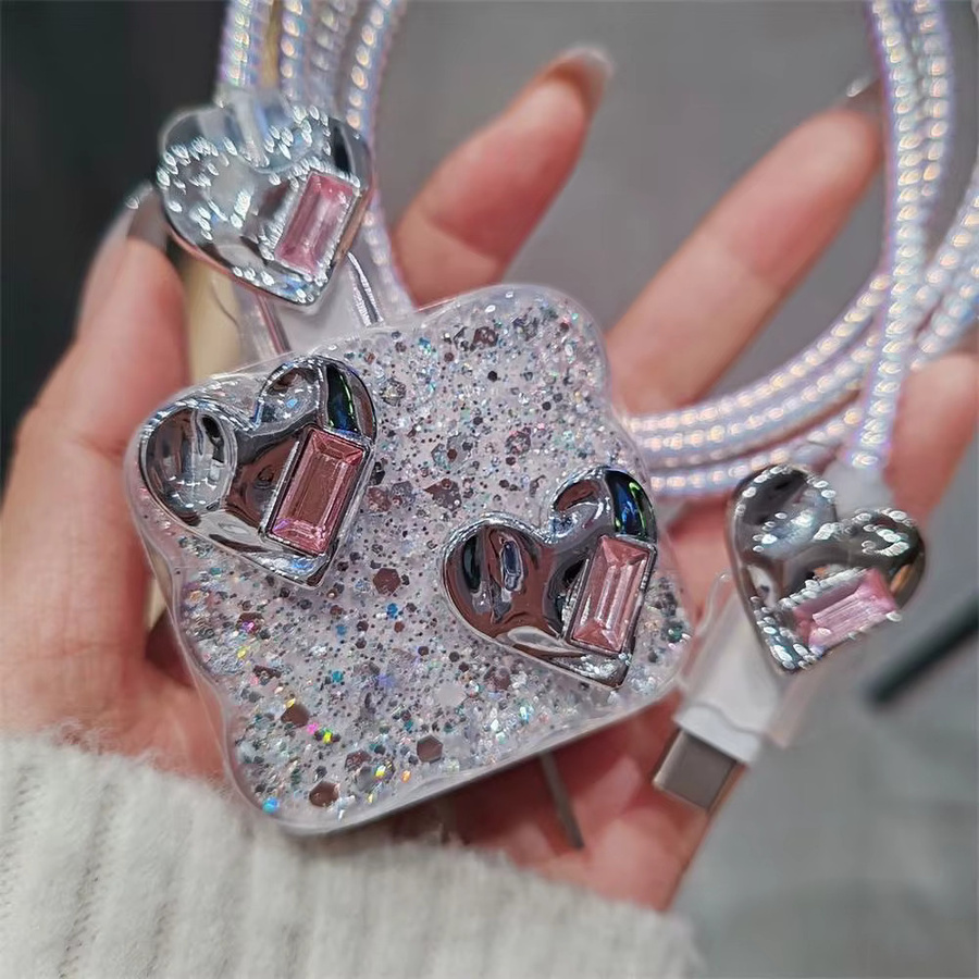 Galvanisierte Herz-Ladegerät-Hülle für iPhone als schützende Netzteil-Abdeckung und Kabel-Organizer in Silber und Multicolour - Bild 2