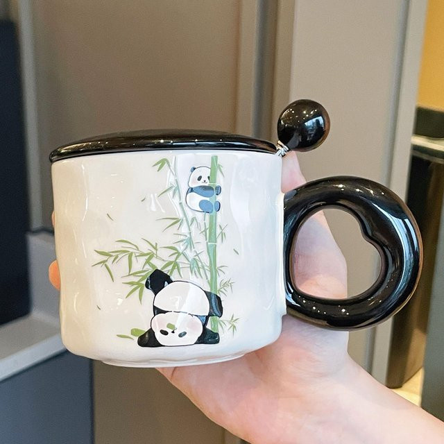 Niedriger Keramikbecher mit Deckel Panda Design in Weiß, 400 ml - Bild 1