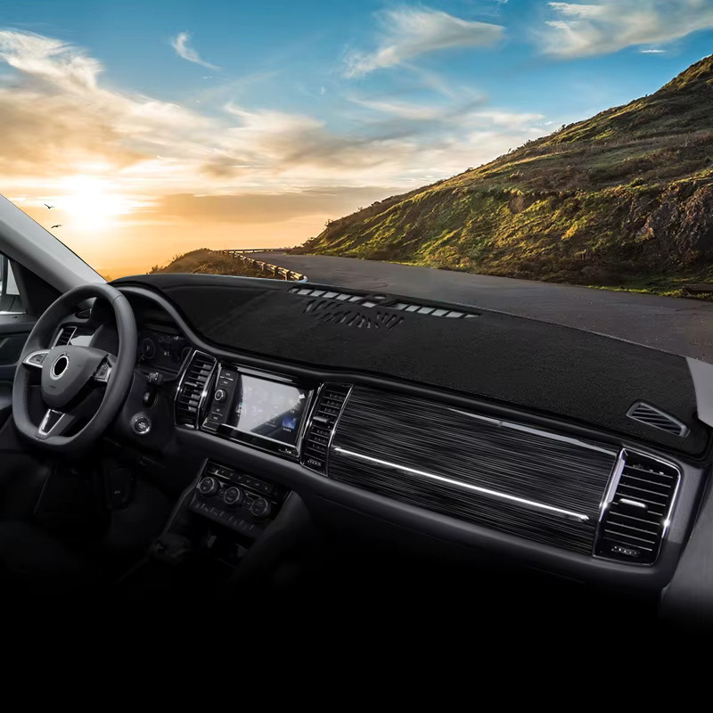 YaLumei Dashboard Abdeckung für Skoda Kodiaq NS7 in Schwarz als Sonnenschutz und rutschfeste Armaturenbrettmatte - Bild 4
