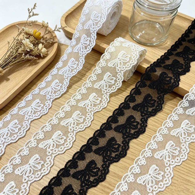 RIBBON HOUSE Netzspitze mit bestickter Schleife in Schwarz, Breite: 4 cm, 3 Yards pro Rolle - Bild 1