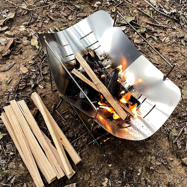 Tragbarer Holzofen als faltbarer Campingkocher aus Metall in Silber, winddichter Outdoor-Kochherd und Grill für Wandern und Rucksackreisen, B/T/H: 21,0 x 26,5 x 21,0 cm - Bild 1
