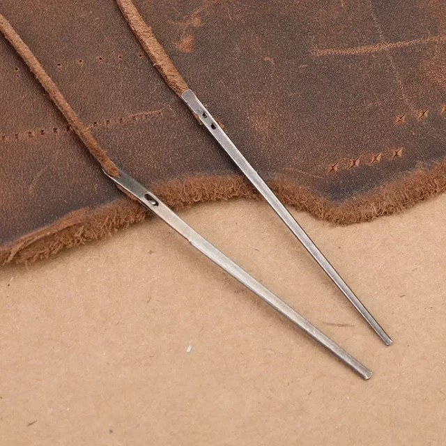 Flache Metallnadeln für die Lederverarbeitung zum Einfädeln von Lederseilen und zum Abdecken von Lederrändern - Bild 1
