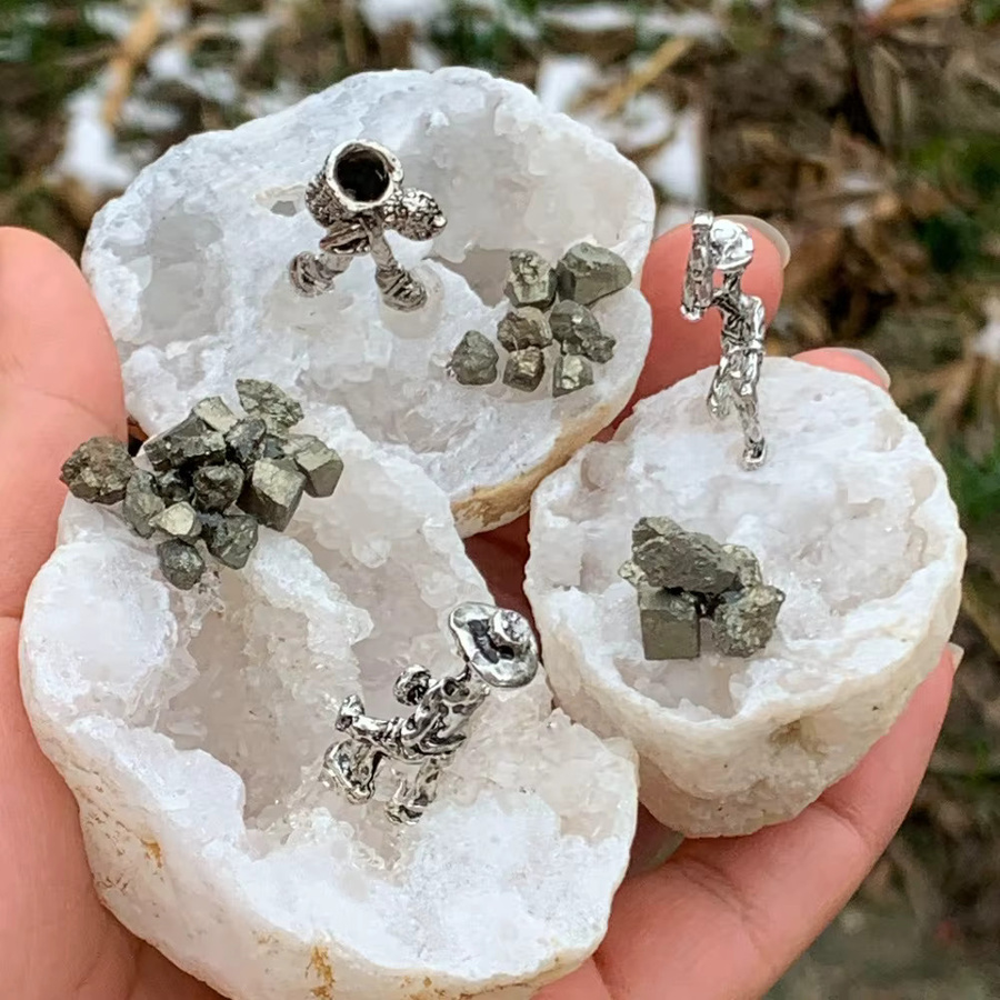 CrystalHola Kristall-Miner Ornament aus Naturstein für dein Zuhause oder das Büro - Bild 2