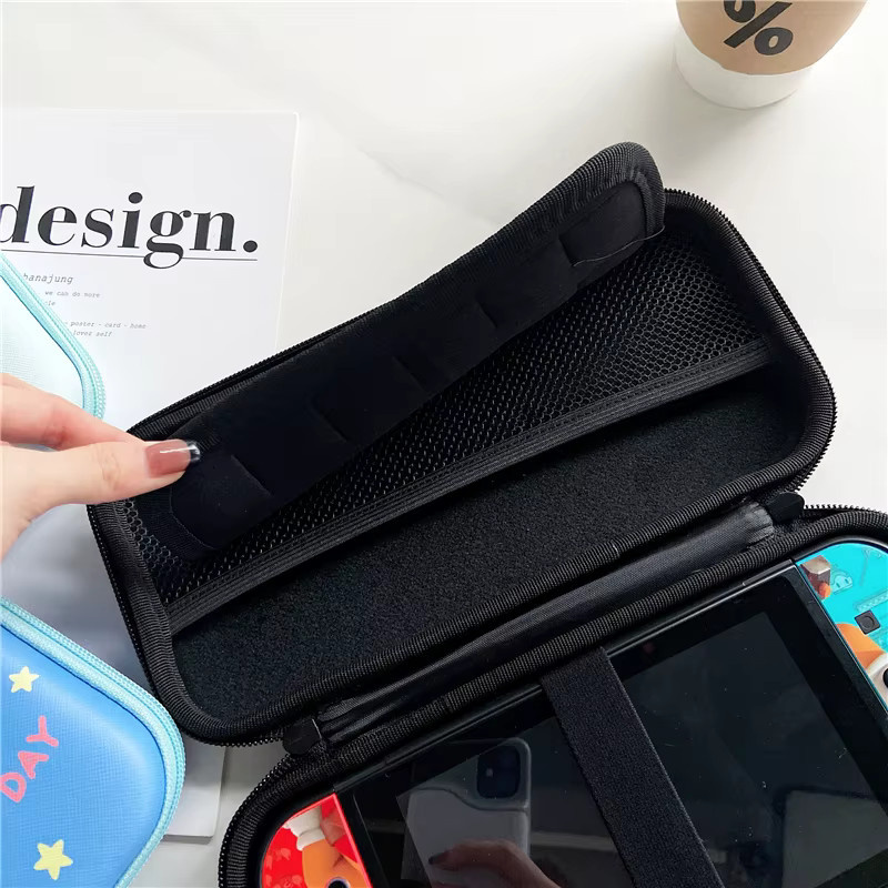 JonCon Schutzhülle im Cartoon Anime Design für deine Nintendo Switch OLED Spielkonsole als praktische Reise-Tasche - Bild 3