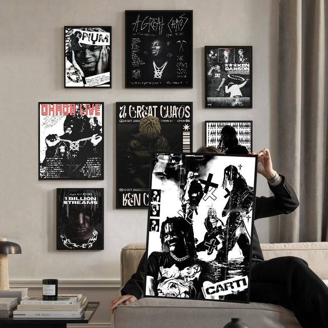 Selbstklebendes Kunstposter Ken Carson Rapper Portrait auf weißem Kraftpapier von Potdemiel - Bild 1
