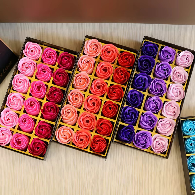 18-teiliges Rosen-Seifenblumen-Geschenkset mit Schmetterlingsmotiv in Blau mit floralem Design - Bild 2