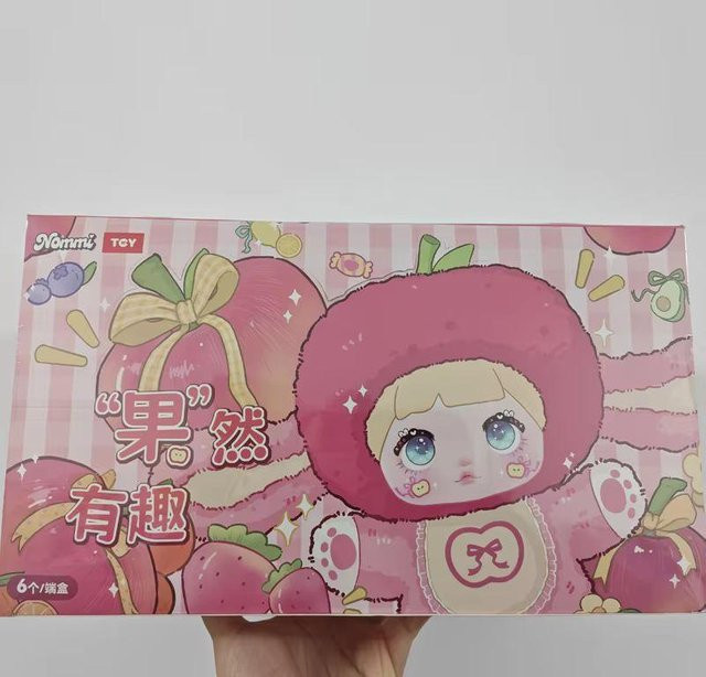 Nommi V3 Fruits, Actionfigur, Sammlerpuppe, Taschenanhänger, ab 14 Jahren - Bild 1
