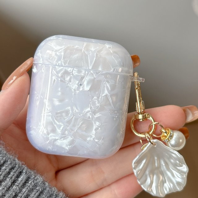 Dreamy Pearl Shell Soft Case mit Schlüsselanhänger für Apple AirPods Pro, AirPods 4, 3 und 2 in Weiß - Bild 1