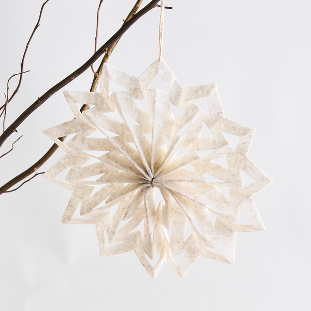 Papier Dekohänger Schneeflocke von BLUME2000 in Cremeweiß für deine Weihnachtsdeko - Bild 1