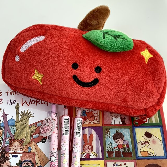 Rotes Apple Federmäppchen als vielseitige Aufbewahrungstasche für Stifte und Make-up mit großem Fassungsvermögen - Bild 1