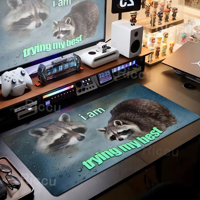 Riccu Waschbär Spielmatte XXL, rutschfestes Mauspad in Multicolour für Kartenspiele wie MTG, DTCG, CCG und RPG - Bild 1