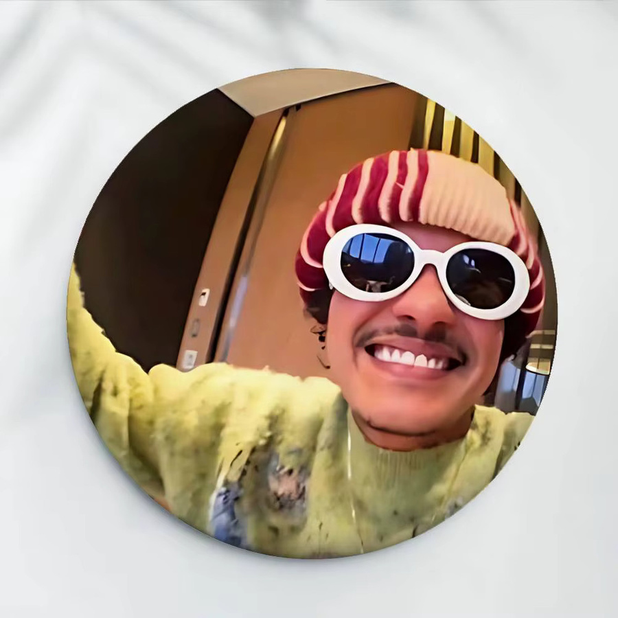 Mesuca Brosche, Metall, rund, multicolor, Bruno Mars - Bild 4