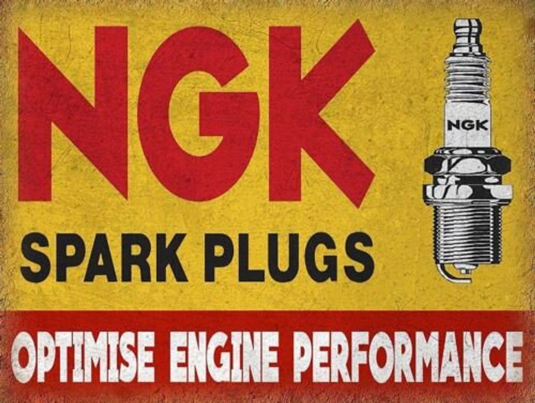NGK Spark Plugs Vintage Retro Metall Blechschild Poster Plakette Wanddekoration in Gelb, A4, Querformat - Bild 1