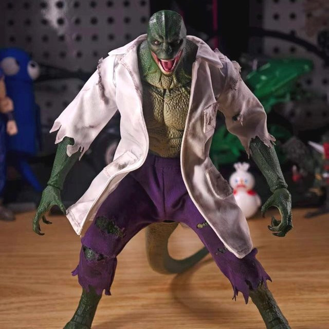 Hot Toys Marvel Doc. Weißer Zerrissener Mantel mit Lila Shorts, Zubehör, 1/12 Maßstab - Bild 1