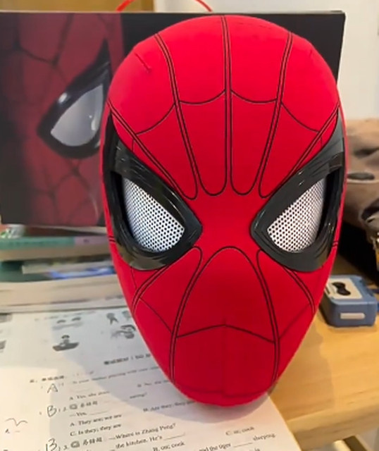Bandai Marvel Spiderman Maske mit beweglichen Augen, ferngesteuert - Bild 1