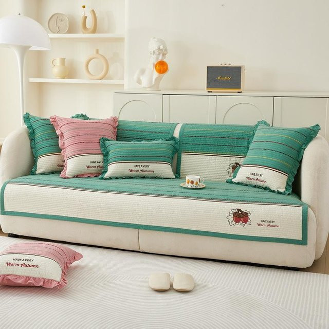 Besticktes Baumwoll-Sofakissen Super Six mit Farbblock-Design, B/B/H: 70 x 70 x 1 cm, in Grau, Pink oder Grün - Bild 1