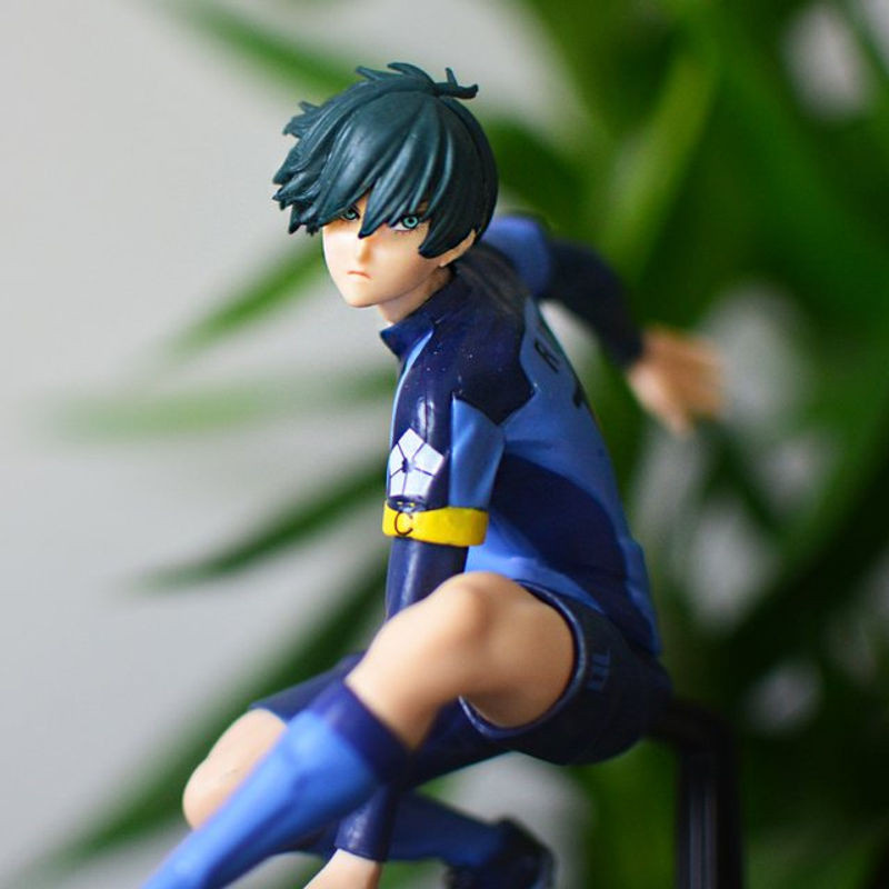 Bandai Rin Itoshi BlueLock Anime-Figur Nr. 10 in Blau, 12 cm Kunststoff-Actionfigur - Bild 1