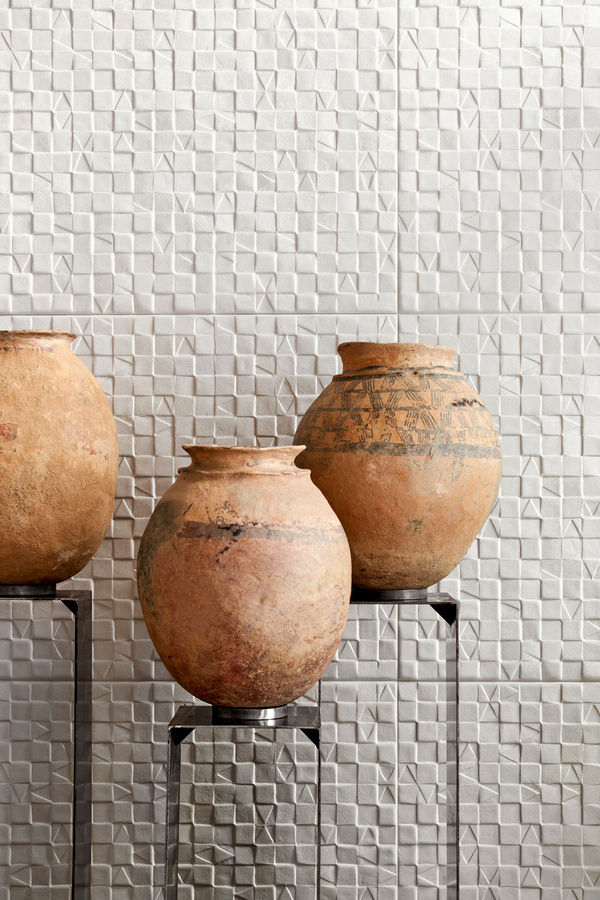 Arte International Tapete Adobe in Ecru mit abstraktem geometrischem Design und Textiloptik in Beige und Weiß - Bild 1