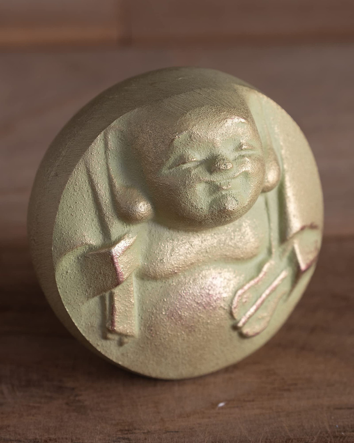 Glücksgott Hotei Statue von Sotaro Saegusa als Nitten Bildhauer Ornament in Gold aus Kupferwaren Takaoka - Bild 3