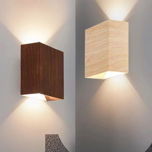 PHYVAL Nordic LED Wandlampe im minimalistischen Design mit Holzmaserung und warmweißem Licht für Schlafzimmer und Flur - Bild 1