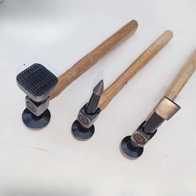 Professioneller Kfz-Flachkopfhammer mit spitzer und runder Spitze für Kunststoffchirurgie und Reparaturen in Beige - Bild 1