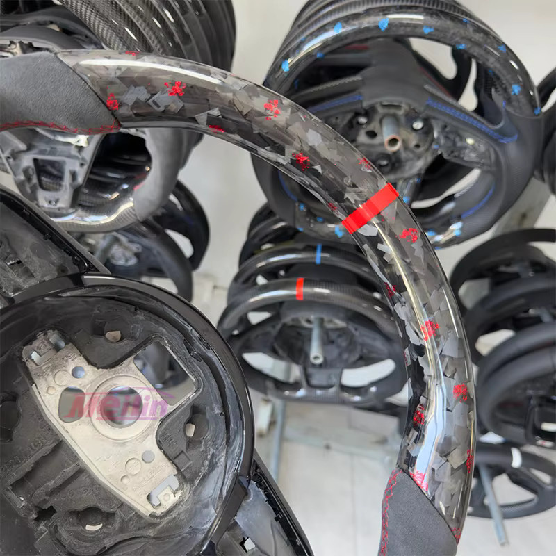 Maßgeschneidertes rotes geschmiedetes Lederlenkrad für Audi A3 A4L A5 Q3 Q5 Q7 mit perforierter Oberfläche - Bild 2