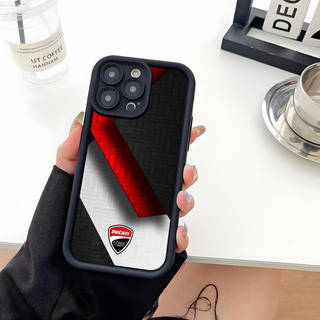 Rastar Handyhülle mit Ducati Logo aus weichem Silikon in Schwarz für iPhone 11 bis iPhone 17 Pro Max inkl. Kameralinsen-Schutzabdeckung - Bild 1