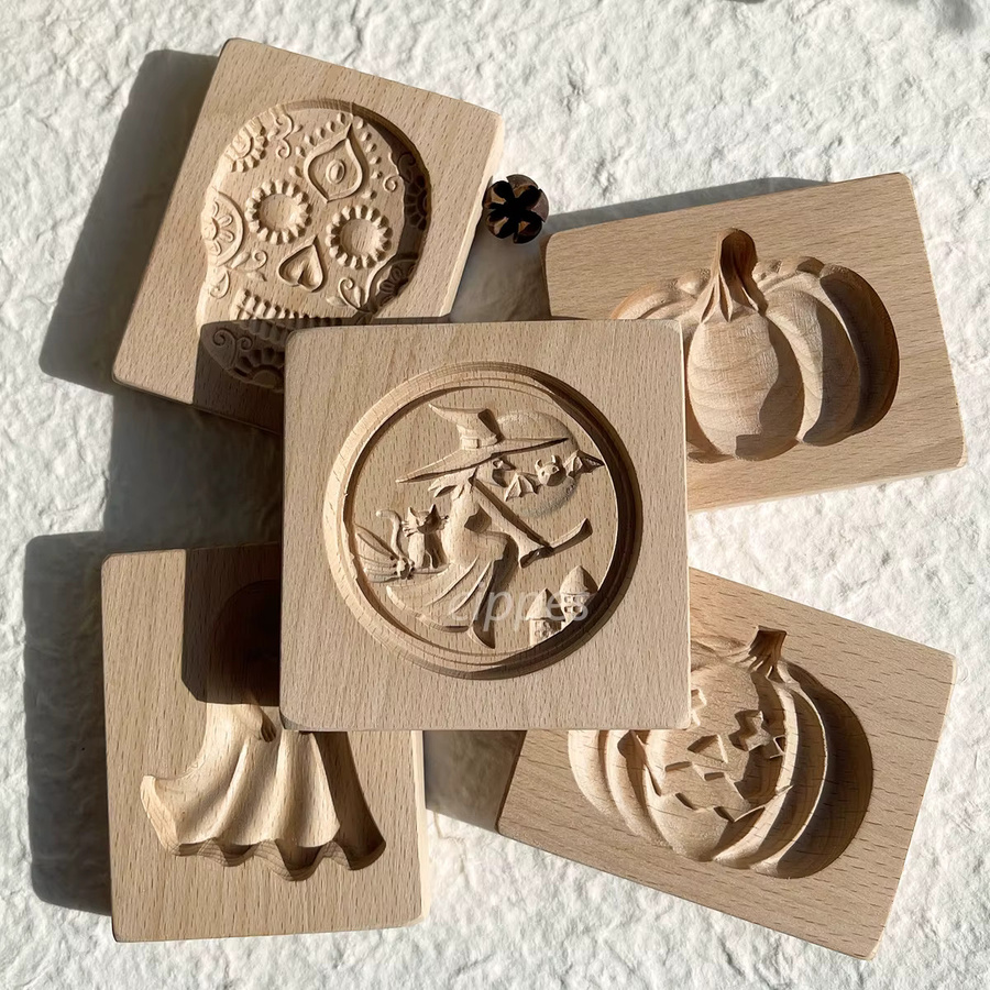 Cippes Halloween Keksformen aus Holz mit 3D-Prägung für Lebkuchen in Kürbis, Schädel, Geist und Hexe, Farben: Orange und Braun - Bild 2