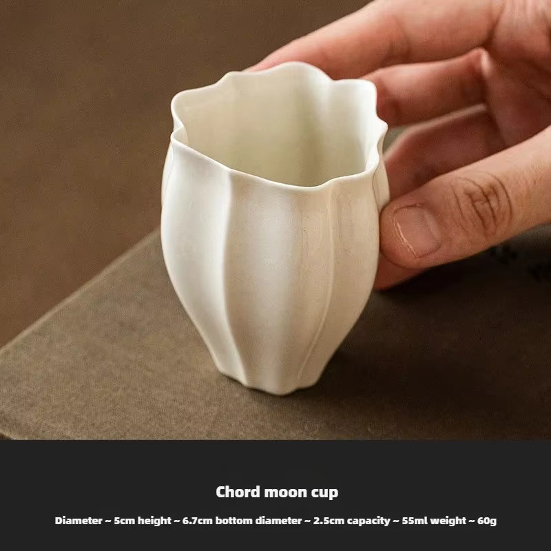 Weiße Keramik-Teetasse im antiken Lotus-Design für deine Teezeremonie - Bild 6